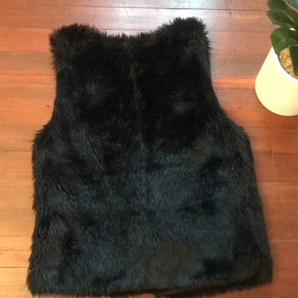 Fuzzy Black Vest - Picture 5 of 5